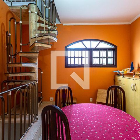 Casa à venda com 212m², 3 quartos e 2 vagas Casa à venda com 212m², 3 quartos e 2 vagasHall Dormitórios