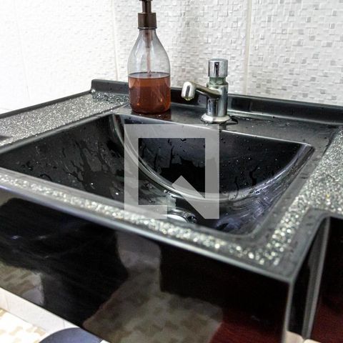 Casa à venda com 212m², 3 quartos e 2 vagas Casa à venda com 212m², 3 quartos e 2 vagasDetalhe do Banheiro