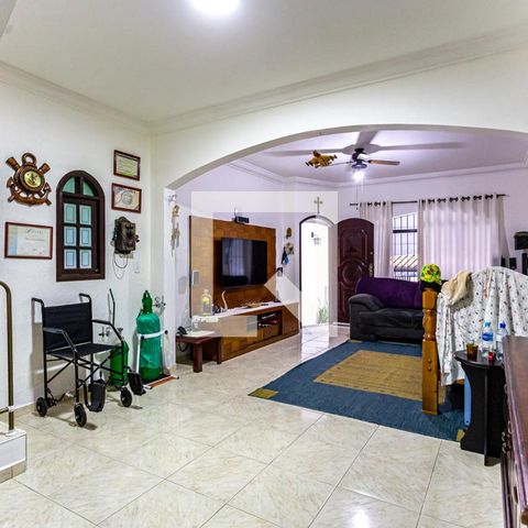 Casa à venda com 212m², 3 quartos e 2 vagas Casa à venda com 212m², 3 quartos e 2 vagasSala