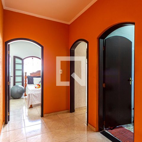 Casa à venda com 212m², 3 quartos e 2 vagas Casa à venda com 212m², 3 quartos e 2 vagasCorredor Dormitórios