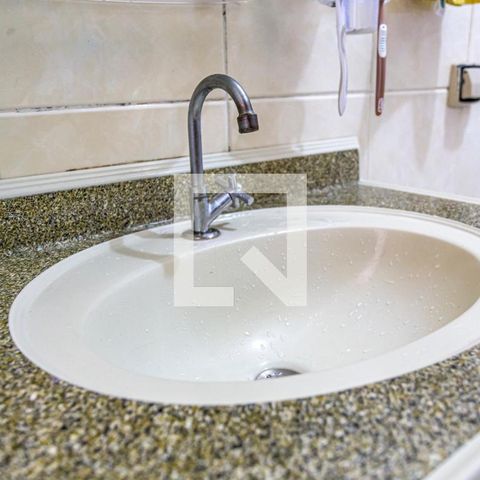 Casa à venda com 212m², 3 quartos e 2 vagas Casa à venda com 212m², 3 quartos e 2 vagasDetalhe do Banheiro da Suite