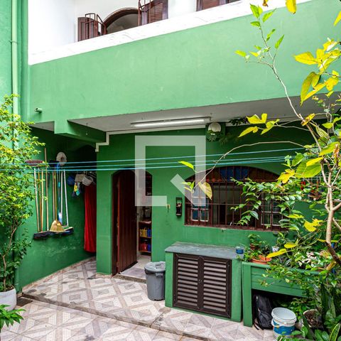Casa à venda com 212m², 3 quartos e 2 vagas Casa à venda com 212m², 3 quartos e 2 vagasQuintal Fundos