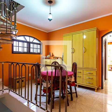 Casa à venda com 212m², 3 quartos e 2 vagas Casa à venda com 212m², 3 quartos e 2 vagasHall Dormitórios