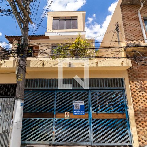 Casa à venda com 180m², 3 quartos e 2 vagas Casa à venda com 180m², 3 quartos e 2 vagasFachada