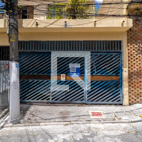 Casa à venda com 180m², 3 quartos e 2 vagas Casa à venda com 180m², 3 quartos e 2 vagasFachada
