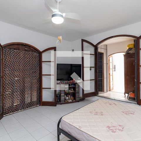 Casa à venda com 180m², 3 quartos e 2 vagas Casa à venda com 180m², 3 quartos e 2 vagasSuíte
