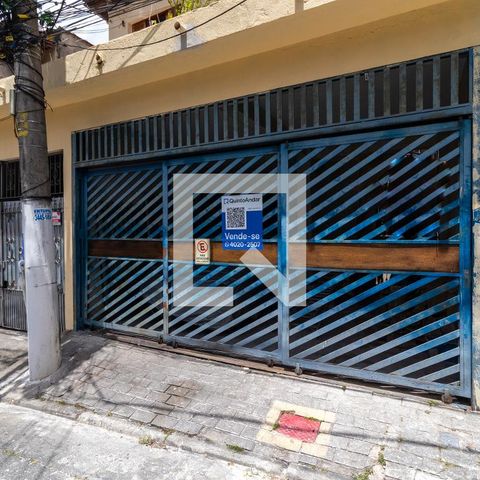 Casa à venda com 180m², 3 quartos e 2 vagas Casa à venda com 180m², 3 quartos e 2 vagasFachada