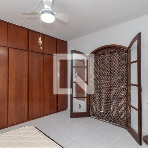 Casa à venda com 180m², 3 quartos e 2 vagas Casa à venda com 180m², 3 quartos e 2 vagasSuíte