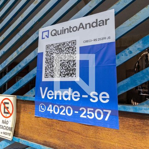 Casa à venda com 180m², 3 quartos e 2 vagas Casa à venda com 180m², 3 quartos e 2 vagasFachada