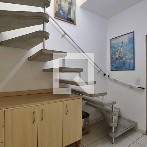 Casa à venda com 100m², 2 quartos e sem vagaEscada
