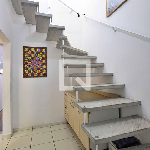 Casa à venda com 100m², 2 quartos e sem vagaEscada