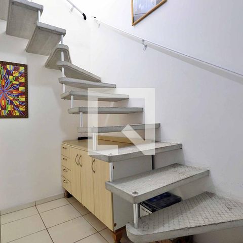 Casa à venda com 100m², 2 quartos e sem vagaEscada