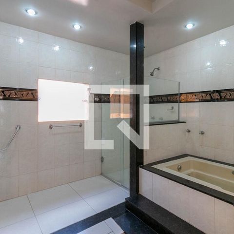 Casa à venda com 405m², 5 quartos e 2 vagasBanheiro da Suíte