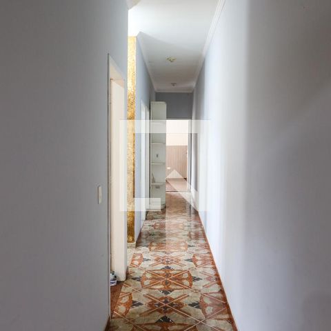 Casa à venda com 268m², 4 quartos e 6 vagasCorredor