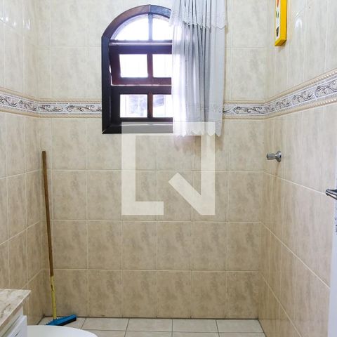 Casa à venda com 268m², 4 quartos e 6 vagasBanheiro Social