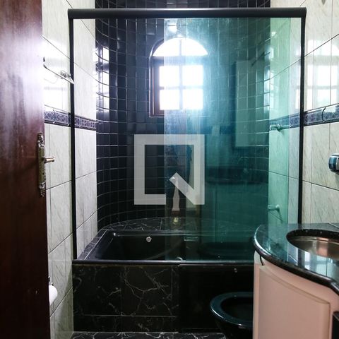 Casa à venda com 268m², 4 quartos e 6 vagasBanheiro da Suite