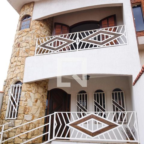 Casa à venda com 268m², 4 quartos e 6 vagasFachada