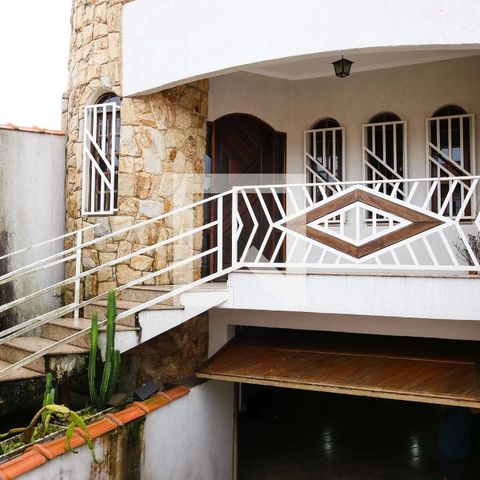 Casa à venda com 268m², 4 quartos e 6 vagasFachada