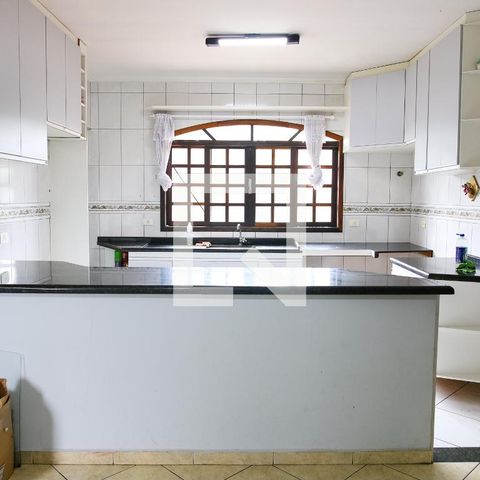 Casa à venda com 268m², 4 quartos e 6 vagasCozinha