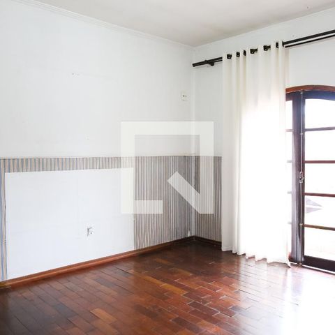 Casa à venda com 268m², 4 quartos e 6 vagasSuite