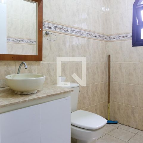 Casa à venda com 268m², 4 quartos e 6 vagasBanheiro Social