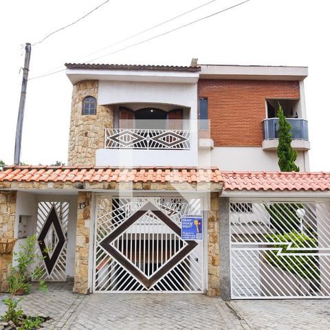 Casa à venda com 268m², 4 quartos e 6 vagasFachada