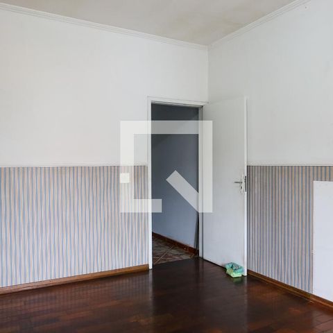 Casa à venda com 268m², 4 quartos e 6 vagasSuite