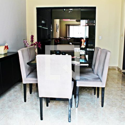 Casa à venda com 320m², 4 quartos e 4 vagasSala