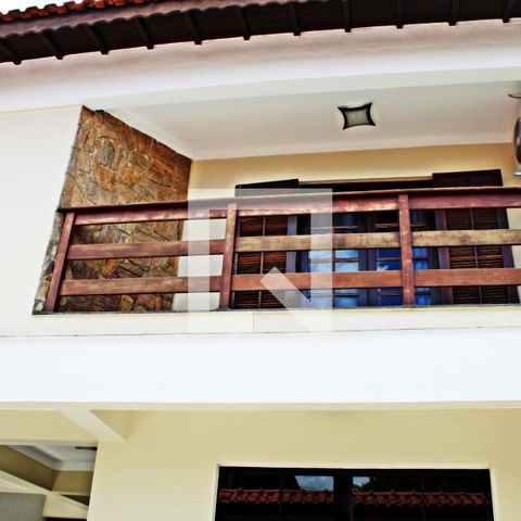Casa à venda com 320m², 4 quartos e 4 vagasFachada