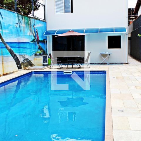 Casa à venda com 320m², 4 quartos e 4 vagasPiscina