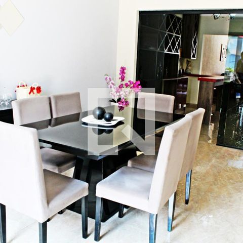 Casa à venda com 320m², 4 quartos e 4 vagasSala