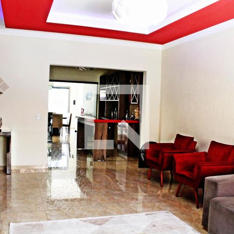 Casa à venda com 320m², 4 quartos e 4 vagasSala