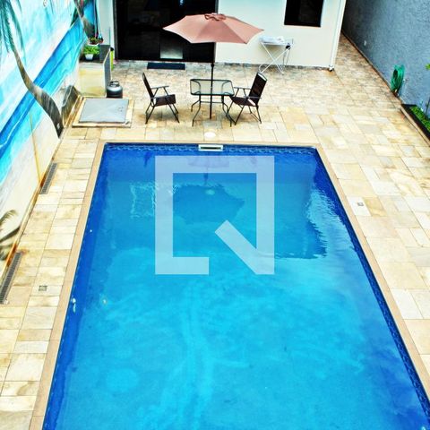 Casa à venda com 320m², 4 quartos e 4 vagasPiscina
