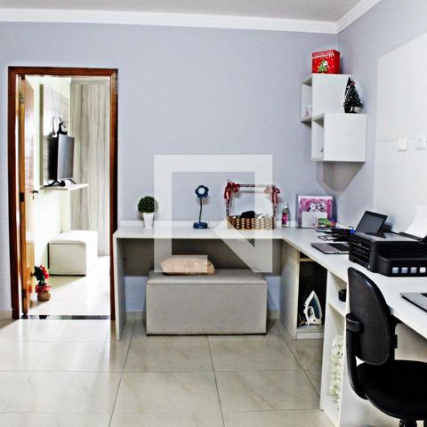 Casa à venda com 320m², 4 quartos e 4 vagasEscritório