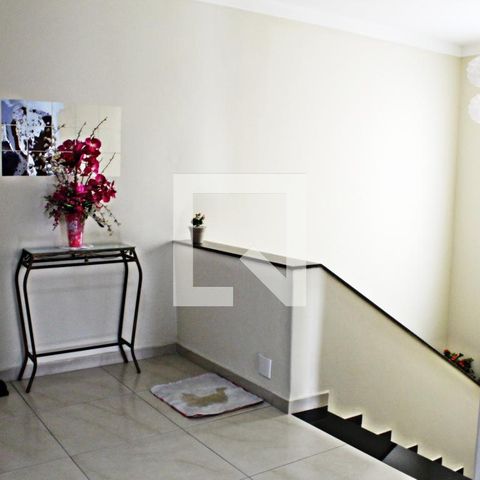 Casa à venda com 320m², 4 quartos e 4 vagasEscritório