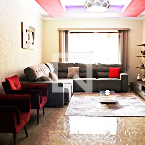 Casa à venda com 320m², 4 quartos e 4 vagasSala