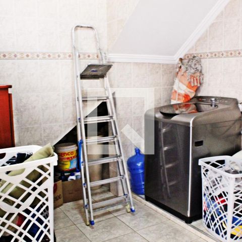 Casa à venda com 320m², 4 quartos e 4 vagasLavanderia