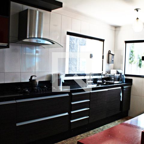 Casa à venda com 320m², 4 quartos e 4 vagasCozinha
