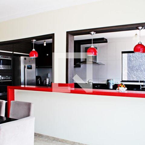 Casa à venda com 320m², 4 quartos e 4 vagasCozinha