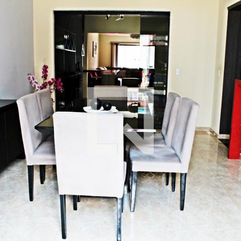 Casa à venda com 320m², 4 quartos e 4 vagasSala