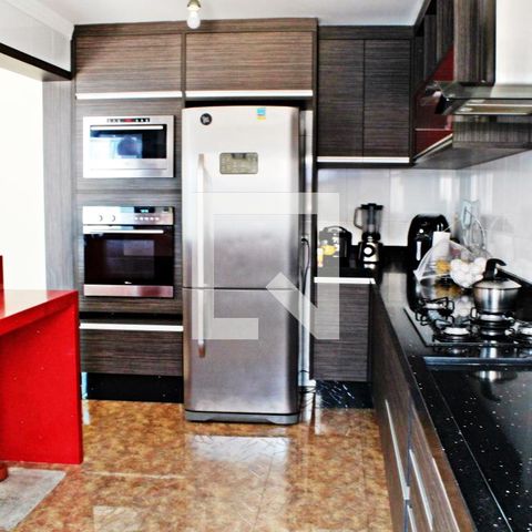 Casa à venda com 320m², 4 quartos e 4 vagasCozinha