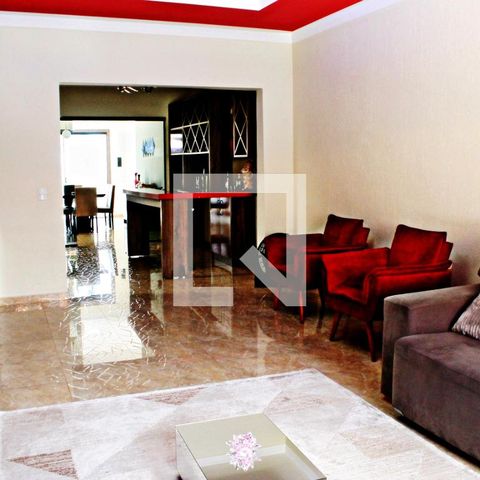 Casa à venda com 320m², 4 quartos e 4 vagasSala