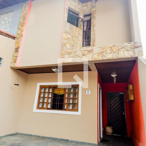 Casa à venda com 100m², 3 quartos e 2 vagasGaragem