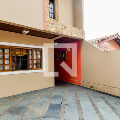 Casa à venda com 100m², 3 quartos e 2 vagasGaragem