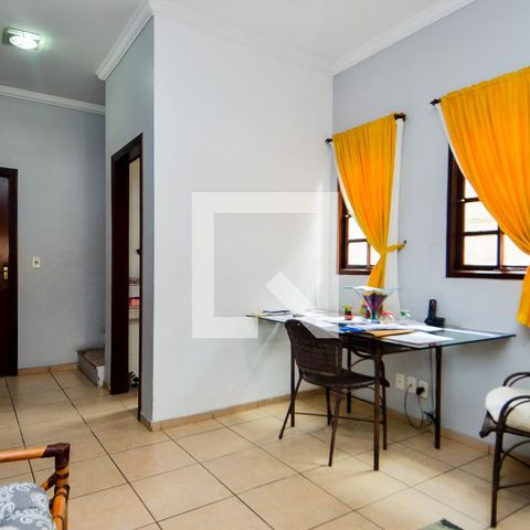 Casa à venda com 100m², 3 quartos e 2 vagasSala