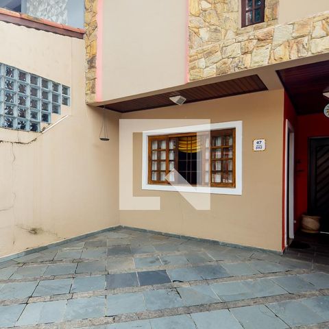 Casa à venda com 100m², 3 quartos e 2 vagasGaragem