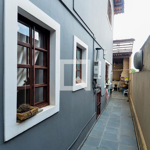 Casa à venda com 100m², 3 quartos e 2 vagasCorredor Lateral 