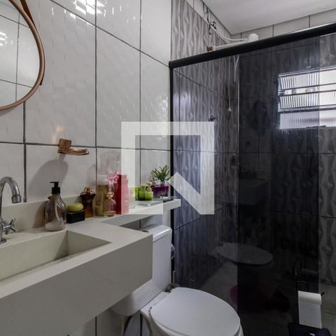 Casa à venda com 60m², 2 quartos e 1 vaga Casa à venda com 60m², 2 quartos e 1 vagaBanheiro