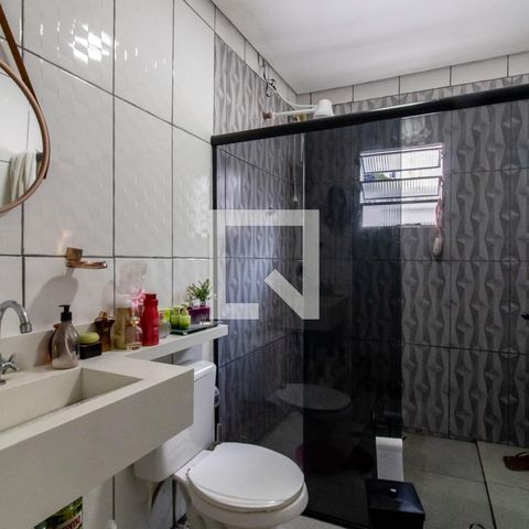 Casa à venda com 60m², 2 quartos e 1 vaga Casa à venda com 60m², 2 quartos e 1 vagaBanheiro