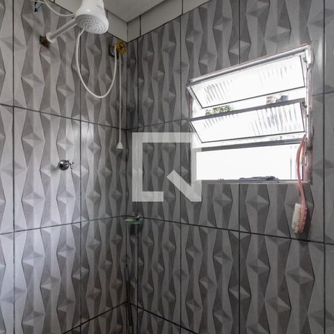 Casa à venda com 60m², 2 quartos e 1 vaga Casa à venda com 60m², 2 quartos e 1 vagaBanheiro